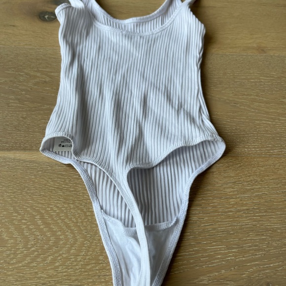 Aritzia Wilfred Free White Ribbed Bodysuit - Picture 5 of 6